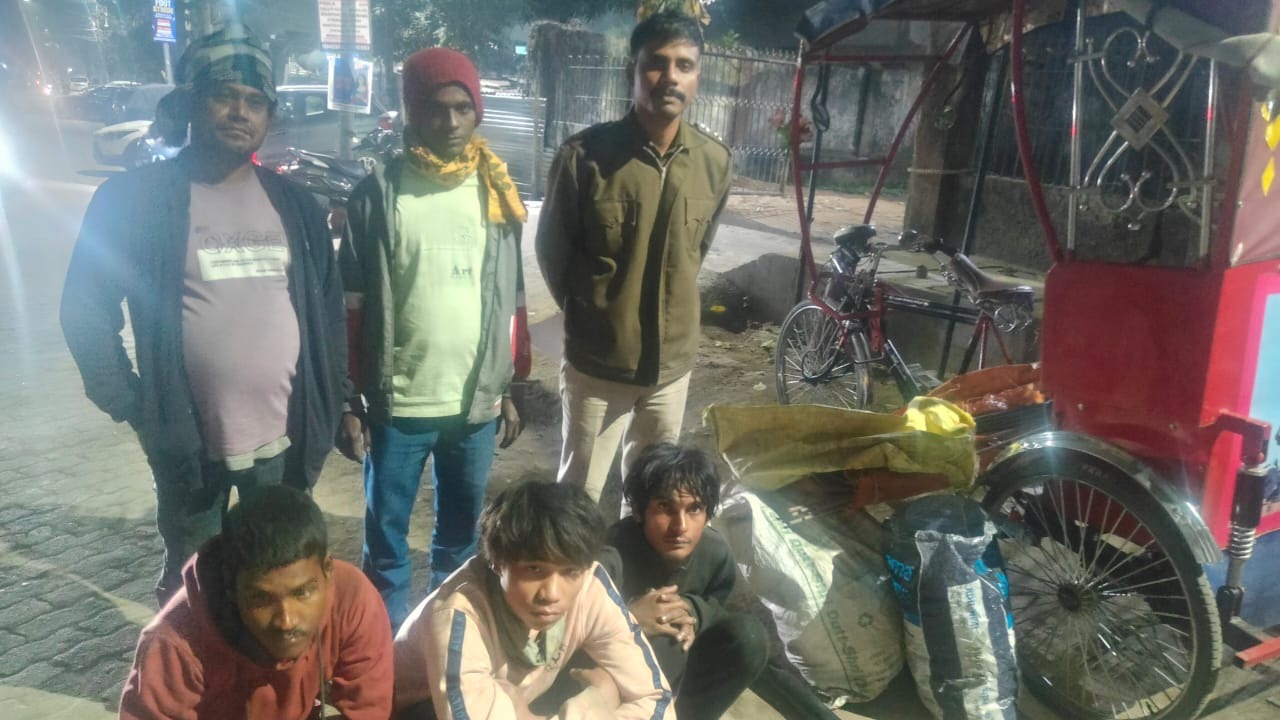 गुवाहाटी में की गई पुलिस कार्रवाई से संबंधित तस्वीर। गुवाहाटी में की गई पुलिस कार्रवाई से संबंधित तस्वीर।