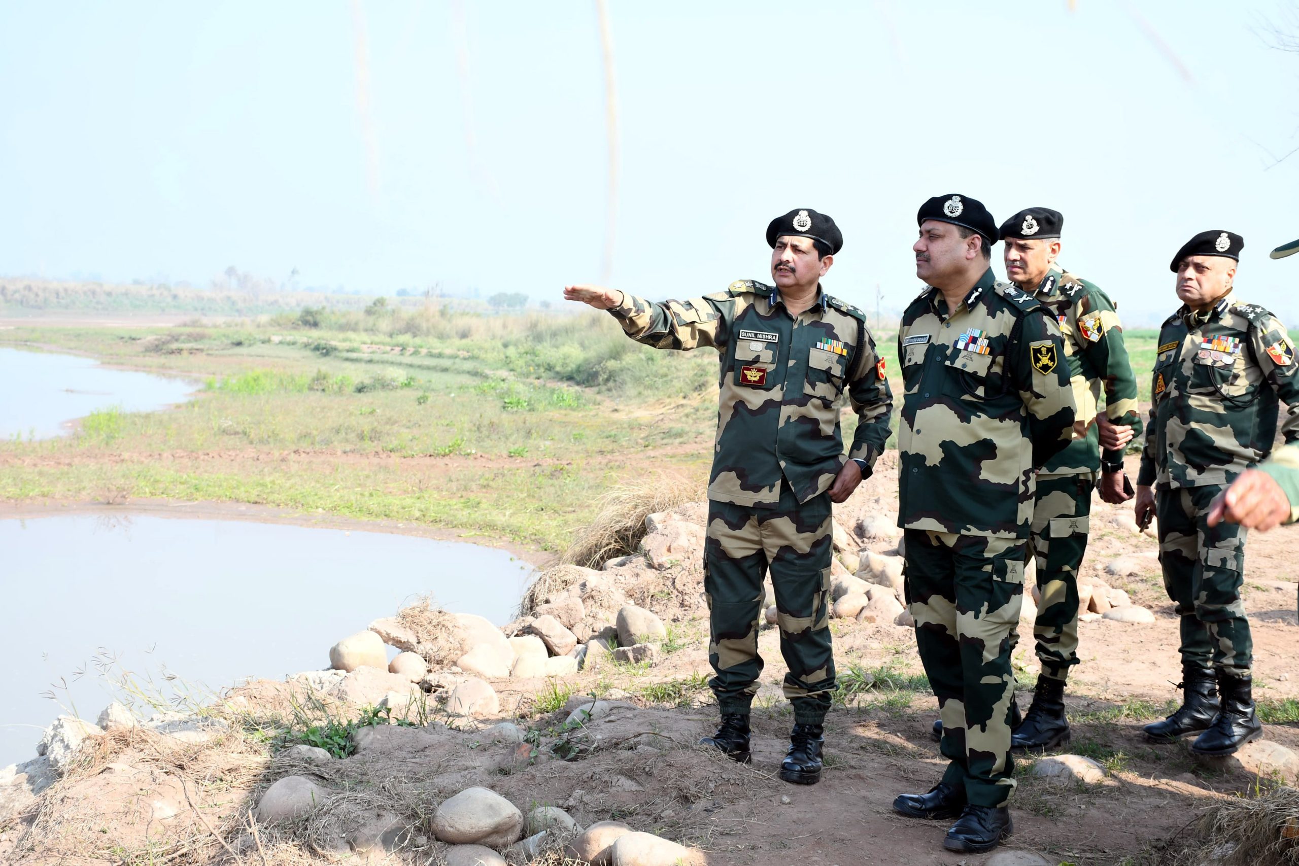 बीएसएफ के अतिरिक्त महानिदेशक ने जवानों से राष्ट्र विरोधी गतिविधियों को रोकने के लिए सीमा पर प्रभुत्व बनाए रखने का दिया निर्देश बीएसएफ के अतिरिक्त महानिदेशक ने जवानों से राष्ट्र विरोधी गतिविधियों को रोकने के लिए सीमा पर प्रभुत्व बनाए रखने का दिया निर्देश