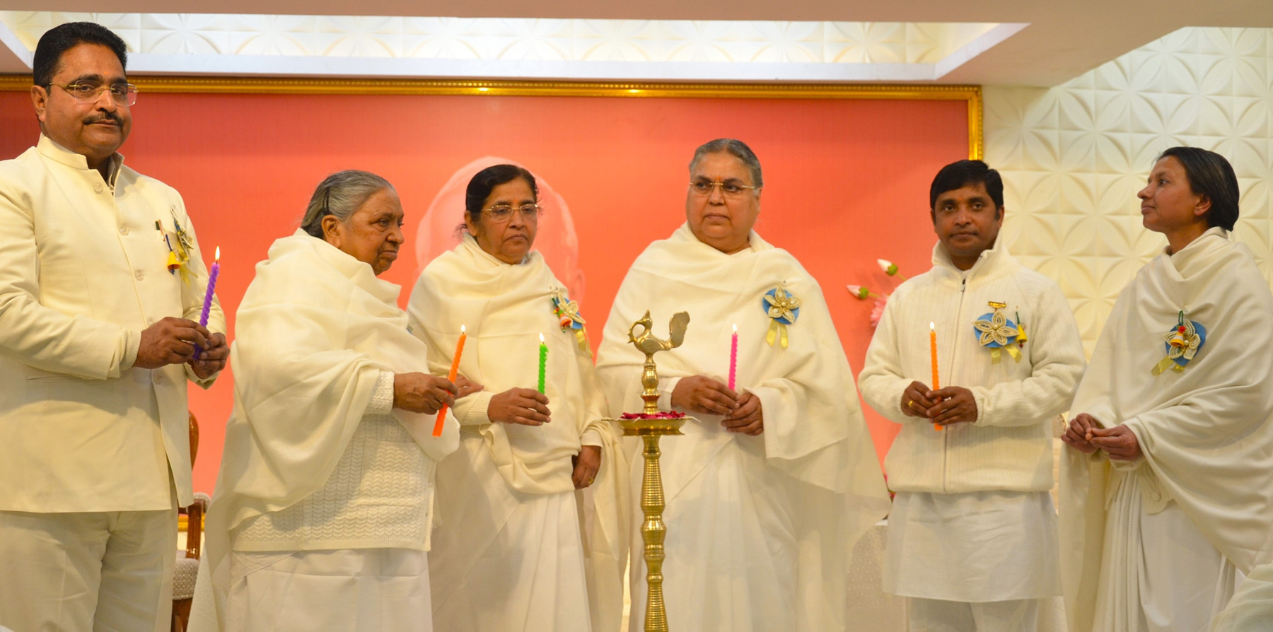 फोटो नंबर-02: ओआरसी स्पार्क विंग कायक्रम का दीप प्रज्वलित कर उद्घाटन करते हुए राजयोगिनी पुष्पा दीदी, राजयोगिनी विजय दीदी, राजयोगिनी सरोज दीदी, बीके श्रीकांत भाई, डॉ. रूप सिंह एवं बीके एकता। फोटो नंबर-02: ओआरसी स्पार्क विंग कायक्रम का दीप प्रज्वलित कर उद्घाटन करते हुए राजयोगिनी पुष्पा दीदी, राजयोगिनी विजय दीदी, राजयोगिनी सरोज दीदी, बीके श्रीकांत भाई, डॉ. रूप सिंह एवं बीके एकता।