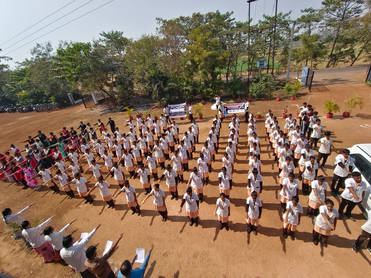 राष्ट्रीय मतदाता दिवस पर मतदान करने की शपथ लेते हुए कालेज के विद्यार्थी। राष्ट्रीय मतदाता दिवस पर मतदान करने की शपथ लेते हुए कालेज के विद्यार्थी।