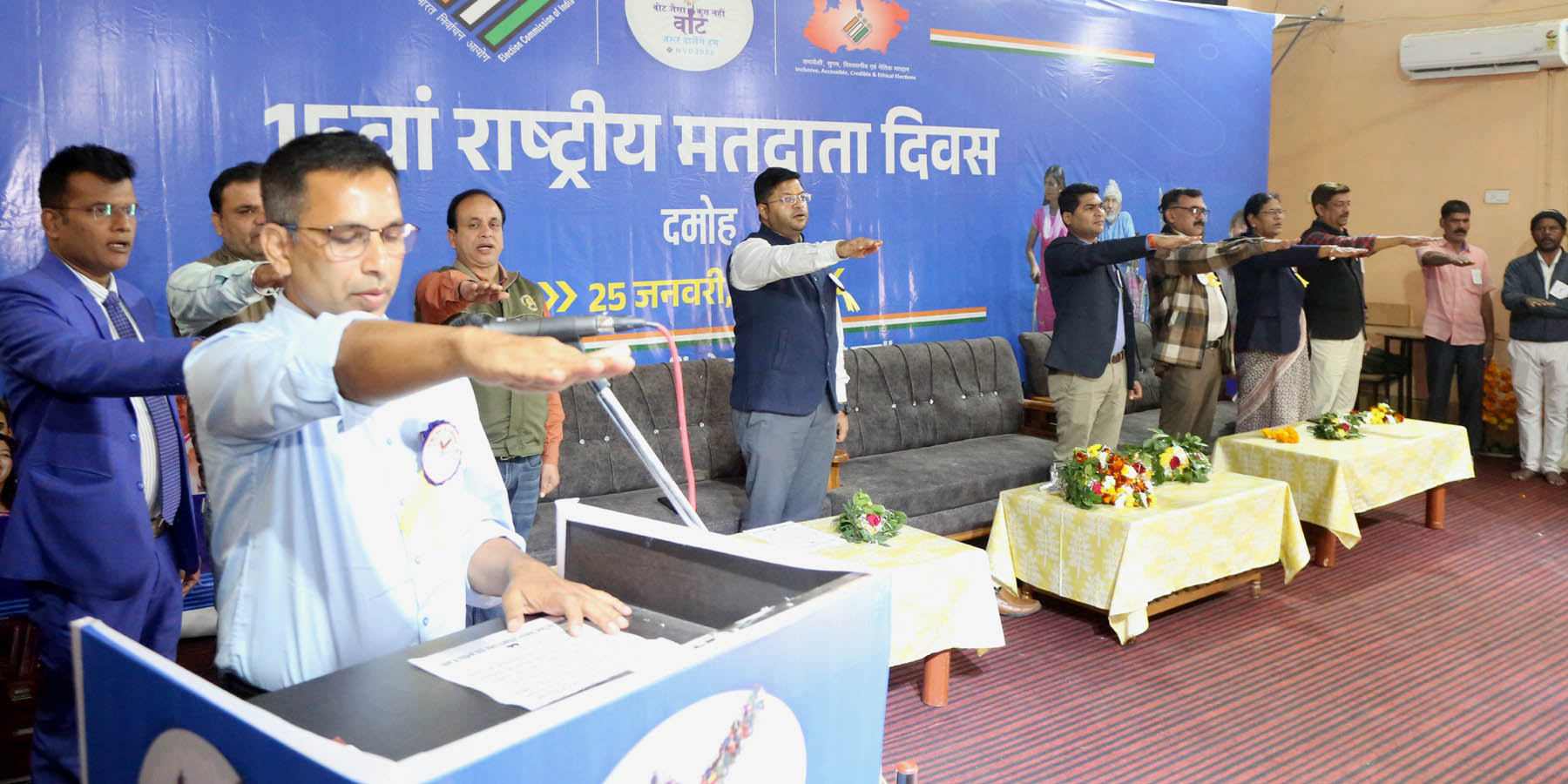 राष्द्रीय मतदाता दिवस पर वक्ताओं का संबोधन और सम्मान राष्द्रीय मतदाता दिवस पर वक्ताओं का संबोधन और सम्मान