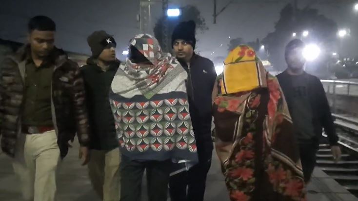 डाउन नौगांव एक्सप्रेस से ब्राउन शुगर जब्त, दो गिरफ्तार डाउन नौगांव एक्सप्रेस से ब्राउन शुगर जब्त, दो गिरफ्तार