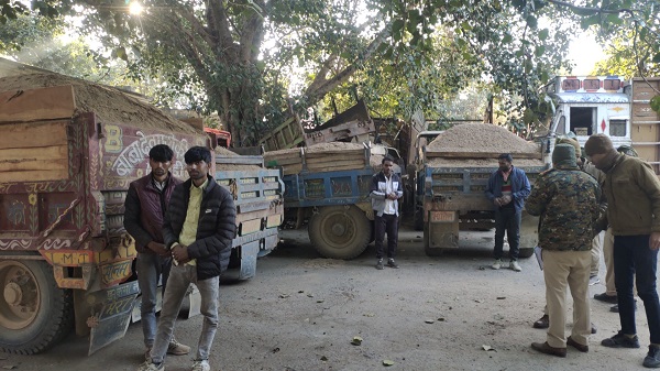 मुरैना: रेत व मुरम का अवैध खनन करने वालों पर प्रशासन पुलिस ने की कार्यवाही मुरैना: रेत व मुरम का अवैध खनन करने वालों पर प्रशासन पुलिस ने की कार्यवाही