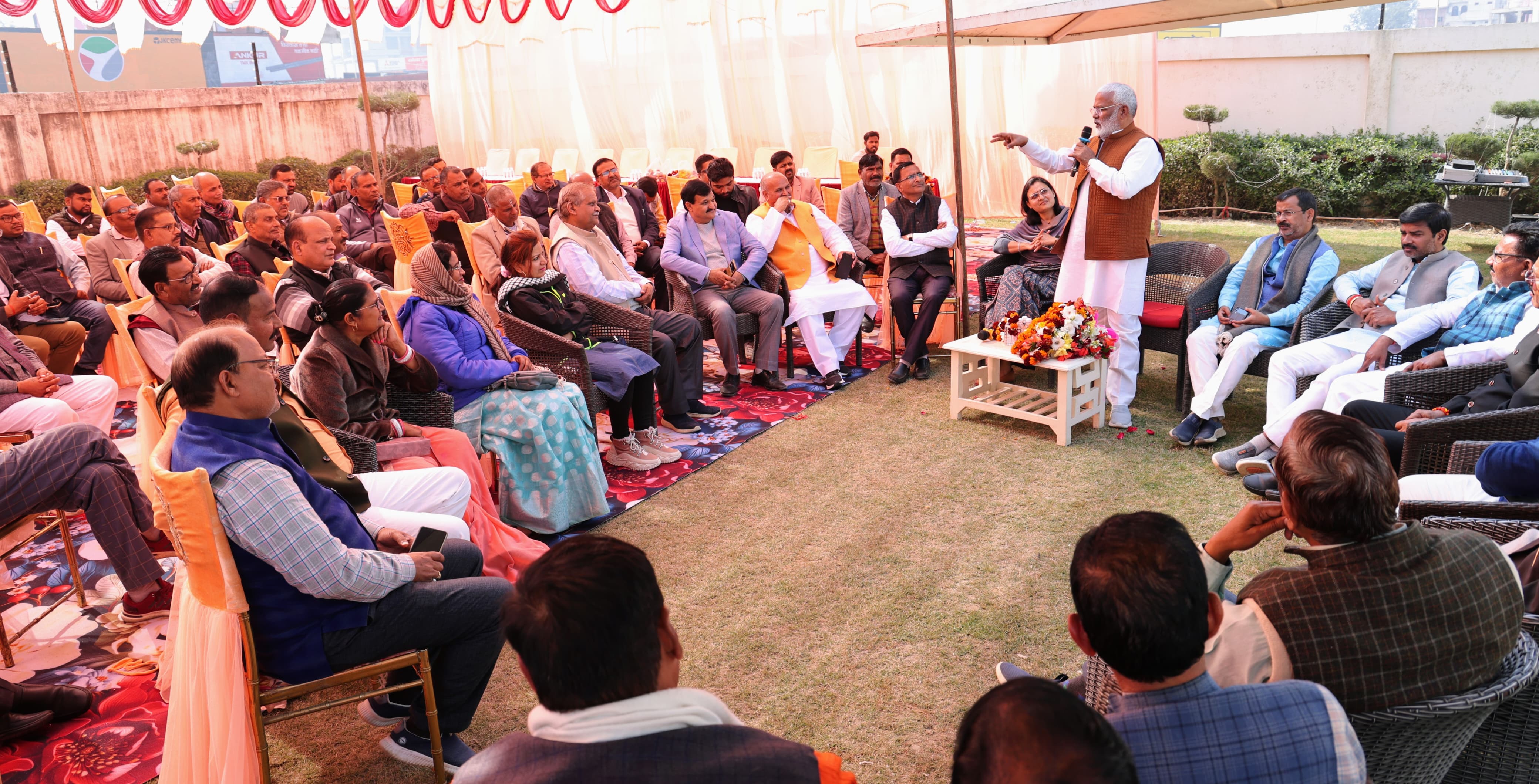 मिल्कीपुर क्षेत्र के शिक्षाविदों के साथ जलशक्ति मंत्री ने किया संवाद मिल्कीपुर क्षेत्र के शिक्षाविदों के साथ जलशक्ति मंत्री ने किया संवाद