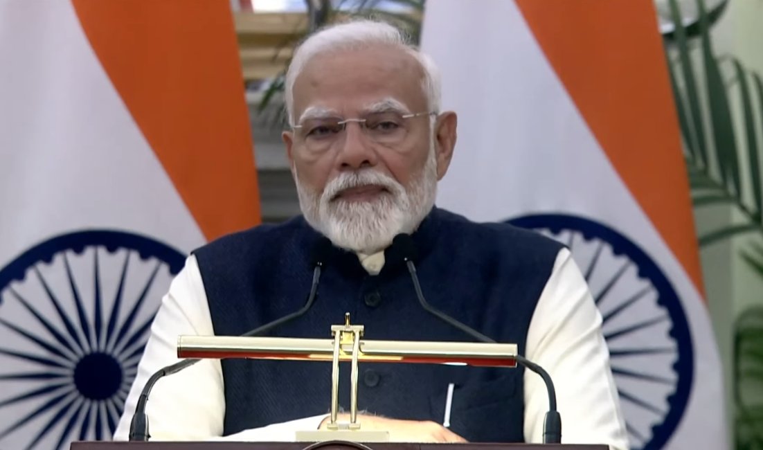 इंडोनेशियाई राष्ट्रपति के साथ वार्ता के बाद प्रधानमंत्री मोदी हैदराबाद हाउस में संयुक्त प्रेस वार्ता में इंडोनेशियाई राष्ट्रपति के साथ वार्ता के बाद प्रधानमंत्री मोदी हैदराबाद हाउस में संयुक्त प्रेस वार्ता में