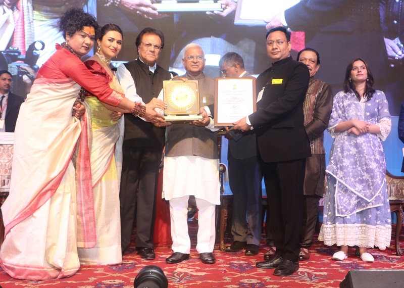 राज्यपाल ने उत्कृष्ट निर्वाचन कार्यों के लिए जिला एवं राज्य स्तरीय अधिकारी-कर्मचारियों को पुरस्कृत किया राज्यपाल ने उत्कृष्ट निर्वाचन कार्यों के लिए जिला एवं राज्य स्तरीय अधिकारी-कर्मचारियों को पुरस्कृत किया