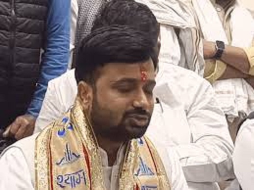 हेमंत कटारे ने शनिवार को मुरैना के सरकारी गेस्ट हाउस पर मीडिया से बातचीत की हेमंत कटारे ने शनिवार को मुरैना के सरकारी गेस्ट हाउस पर मीडिया से बातचीत की
