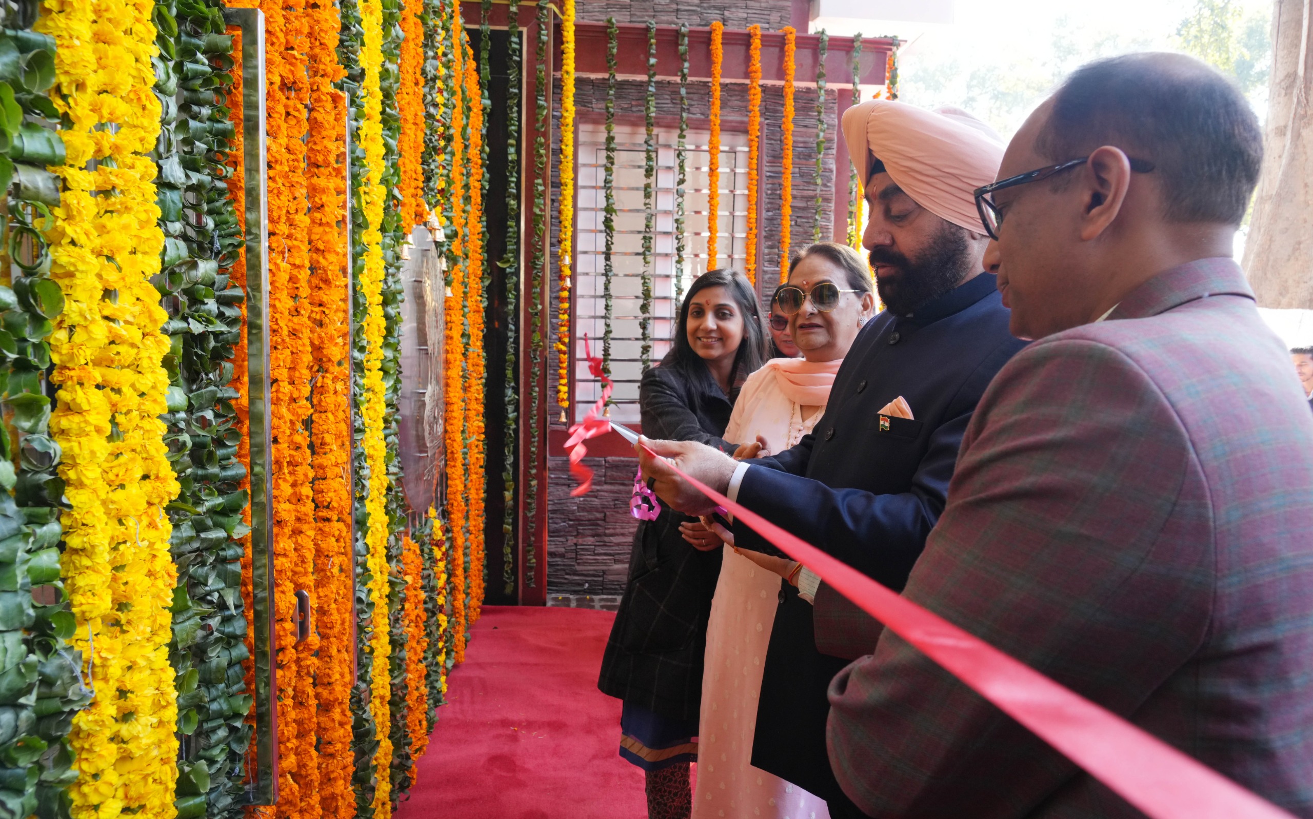राज्यपाल लेफ्टिनेंट जनरल गुरमीत सिंह (से.नि.) शनिवार को राजभवन के मुख्य प्रवेश द्वार ‘‘द्वारमण्डपम भवन’’ का लोकार्पण करते। राज्यपाल लेफ्टिनेंट जनरल गुरमीत सिंह (से.नि.) शनिवार को राजभवन के मुख्य प्रवेश द्वार ‘‘द्वारमण्डपम भवन’’ का लोकार्पण करते।