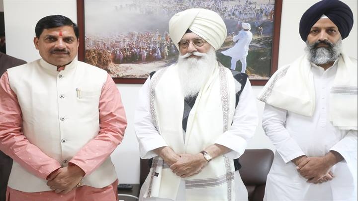 राधा स्वामी डेरे पहुँचे मुख्यमंत्री डॉ. मोहन यादव राधा स्वामी डेरे पहुँचे मुख्यमंत्री डॉ. मोहन यादव