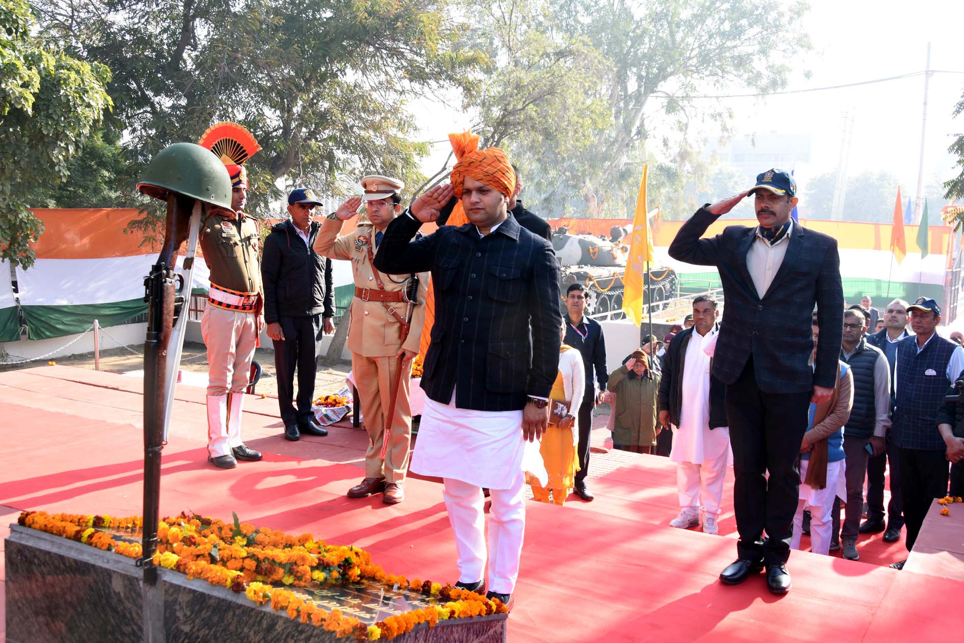 शहीद स्मारक पर पुष्प चक्र अर्पित करते राज्य मंत्री गौरव गौतम। शहीद स्मारक पर पुष्प चक्र अर्पित करते राज्य मंत्री गौरव गौतम।
