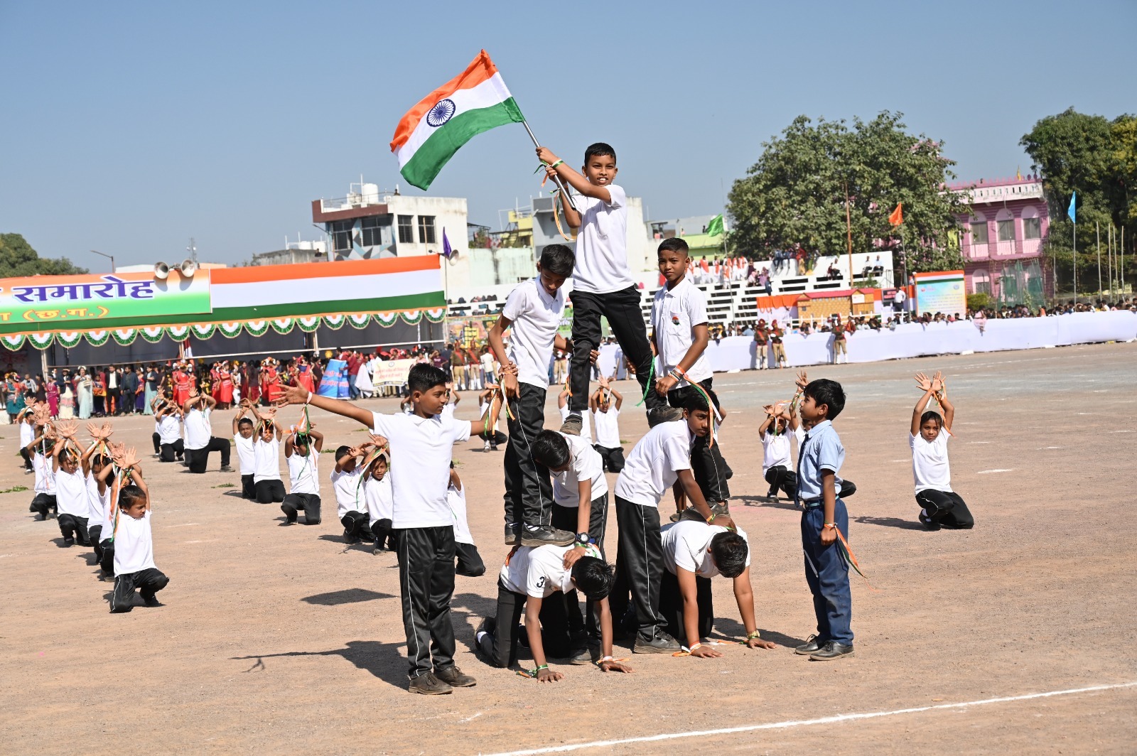 जांजगीर जिले में हर्षाेल्लास के साथ मनाया गया गणतंत्र दिवस, मुख्य अतिथि सांसद राधेश्याम राठिया ने ध्वजारोहण कर परेड की ली सलामी जांजगीर जिले में हर्षाेल्लास के साथ मनाया गया गणतंत्र दिवस, मुख्य अतिथि सांसद राधेश्याम राठिया ने ध्वजारोहण कर परेड की ली सलामी