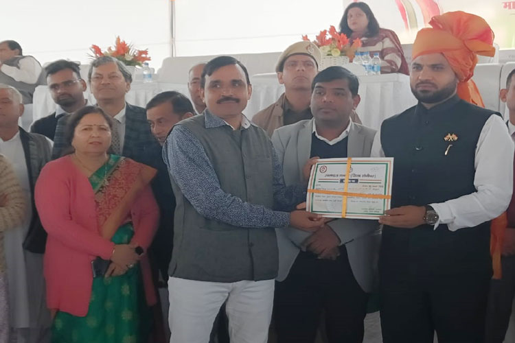 26 Snp-5 सोनीपत: गन्नौर विधायक देवेन्द्र कादियान ने बतौर मुख्य अतिथि नई अनाज मण्डी में 26 Snp-5 सोनीपत: गन्नौर विधायक देवेन्द्र कादियान ने बतौर मुख्य अतिथि नई अनाज मण्डी में