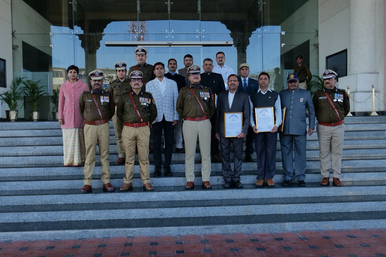 पुलिस मुख्यालय में शान से लहराया तिरंगा पुलिस मुख्यालय में शान से लहराया तिरंगा