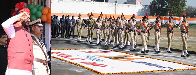 हरियाणा के मुख्यमंत्री नायब सैनी रेवाड़ी में परेड की सलामी लेते हुए हरियाणा के मुख्यमंत्री नायब सैनी रेवाड़ी में परेड की सलामी लेते हुए