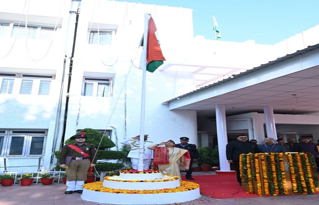 विधानसभा अध्यक्ष ऋतु खण्डूडी भूषण 76वें गणतंत्र दिवस के अवसर पर देहरादून स्थित विधानसभा भवन में ध्वज फहराते हुए। विधानसभा अध्यक्ष ऋतु खण्डूडी भूषण 76वें गणतंत्र दिवस के अवसर पर देहरादून स्थित विधानसभा भवन में ध्वज फहराते हुए।