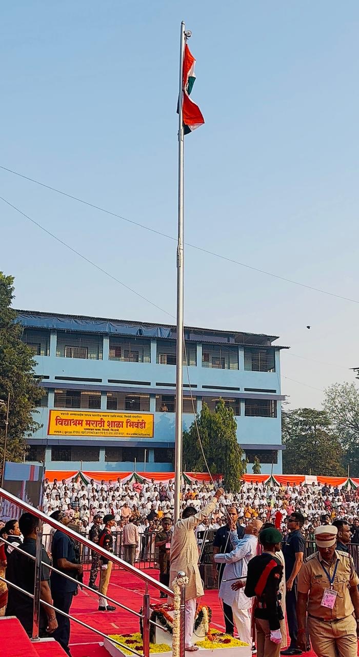 ध्वज फहराते सरसंघचालक मोहन भागवत ध्वज फहराते सरसंघचालक मोहन भागवत