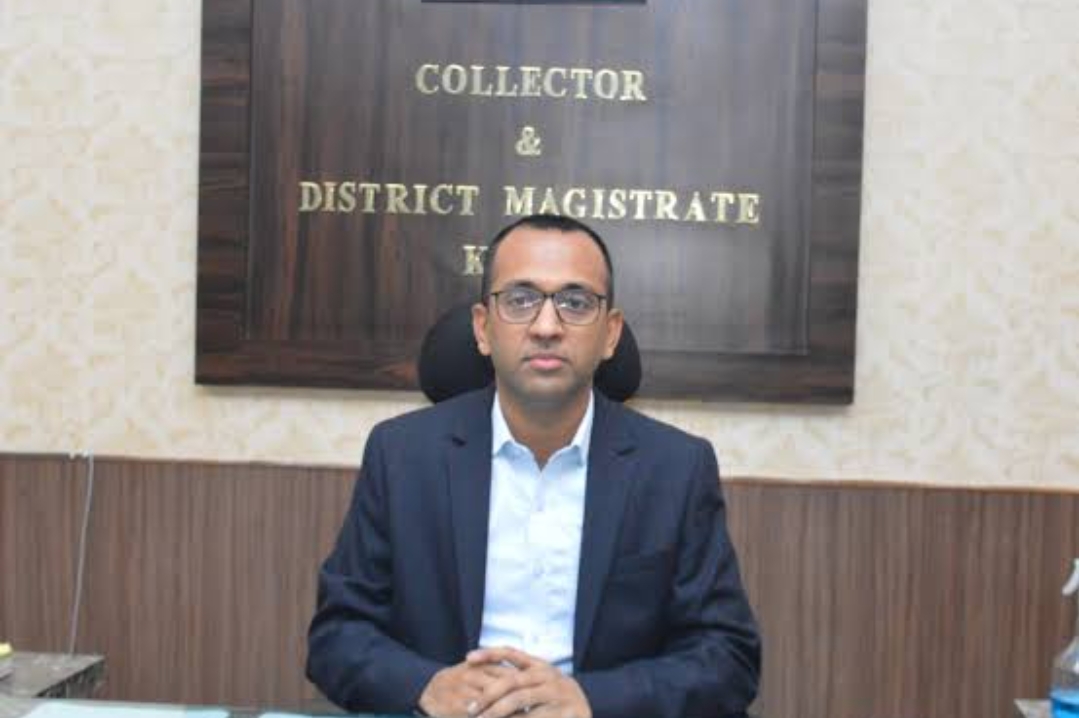 कलेक्टर अजीत वसंत कलेक्टर अजीत वसंत