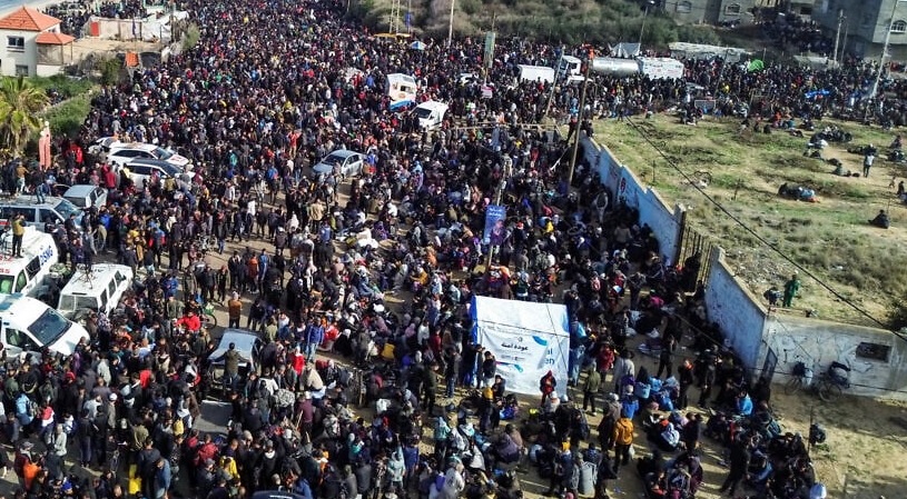 नुसीरात में 26 जनवरी को विस्थापित गाजावासी। यह लोग गाजा पट्टी के उत्तरी भाग में अपने घरों में लौटने के लिए जद्दोजहद कर रहे हैं। नुसीरात में 26 जनवरी को विस्थापित गाजावासी। यह लोग गाजा पट्टी के उत्तरी भाग में अपने घरों में लौटने के लिए जद्दोजहद कर रहे हैं।