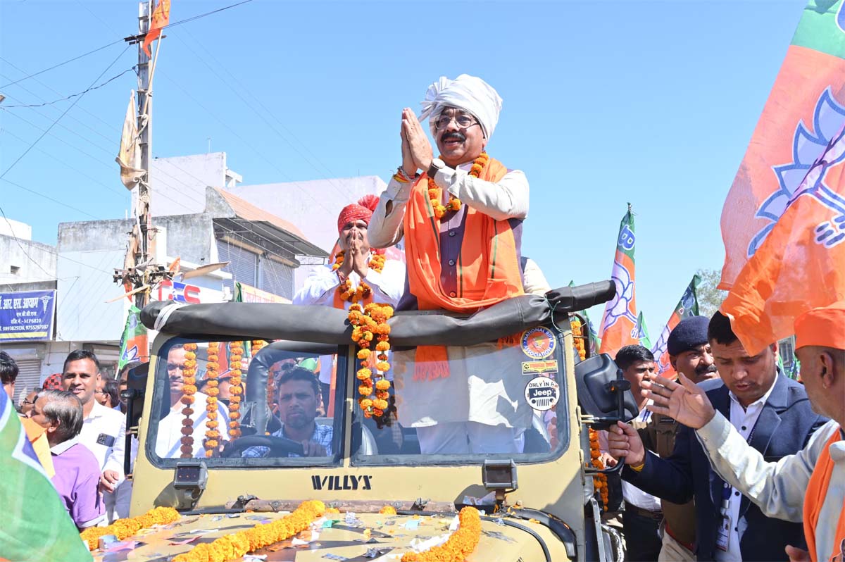नामांकन रैली में शामिल उप-मुख्यमंत्री अरुण साव उप- नामांकन रैली में शामिल उप-मुख्यमंत्री अरुण साव उप-