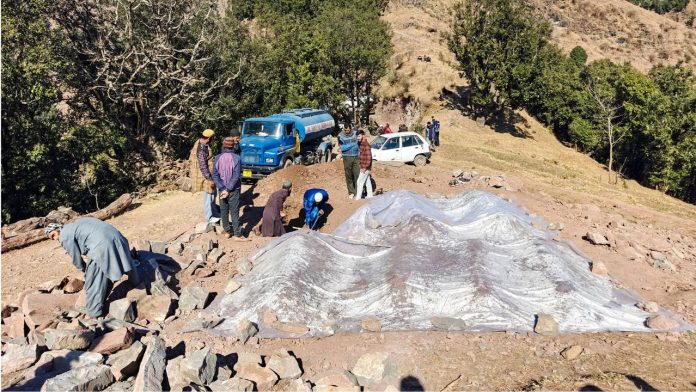 राजौरी के बडाल गांव में हुई 17 रहस्यमयी मौतों के पीछे ऑर्गनोफॉस्फोरस विषाक्तता की संभावना राजौरी के बडाल गांव में हुई 17 रहस्यमयी मौतों के पीछे ऑर्गनोफॉस्फोरस विषाक्तता की संभावना