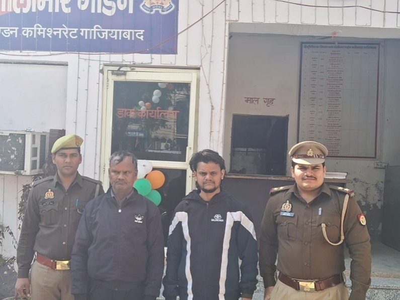 आरोपी पिता व पुत्र पुलिस गिरफ्त में आरोपी पिता व पुत्र पुलिस गिरफ्त में