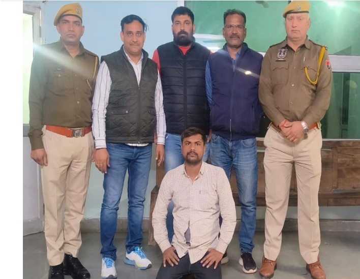 दम्पति की गोली मारकर हत्या मामलाः हत्या करने वाला आरोपी महुआ-दौसा से गिरफ्तार दम्पति की गोली मारकर हत्या मामलाः हत्या करने वाला आरोपी महुआ-दौसा से गिरफ्तार