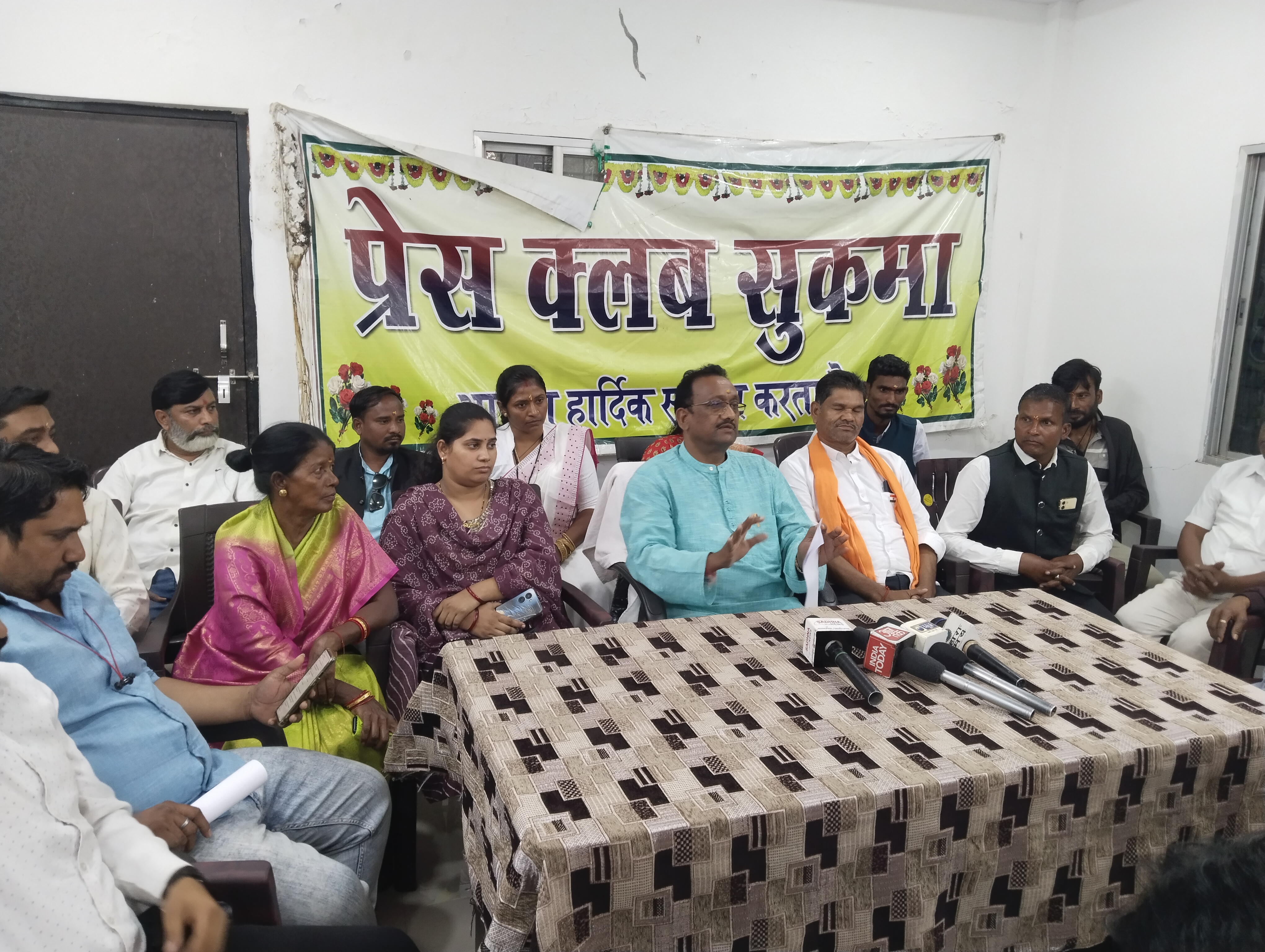 सुकमा : नगरीय निकाय एवं पंचायत चुनाव में टिकट वितरण की अपारदर्शिता एवं पक्षपात का आरोप लगाकर भाजपा के करीब 18 से अधिक कार्यकर्ताओं ने दिया सामूहिक त्यागपत्र। सुकमा : नगरीय निकाय एवं पंचायत चुनाव में टिकट वितरण की अपारदर्शिता एवं पक्षपात का आरोप लगाकर भाजपा के करीब 18 से अधिक कार्यकर्ताओं ने दिया सामूहिक त्यागपत्र।