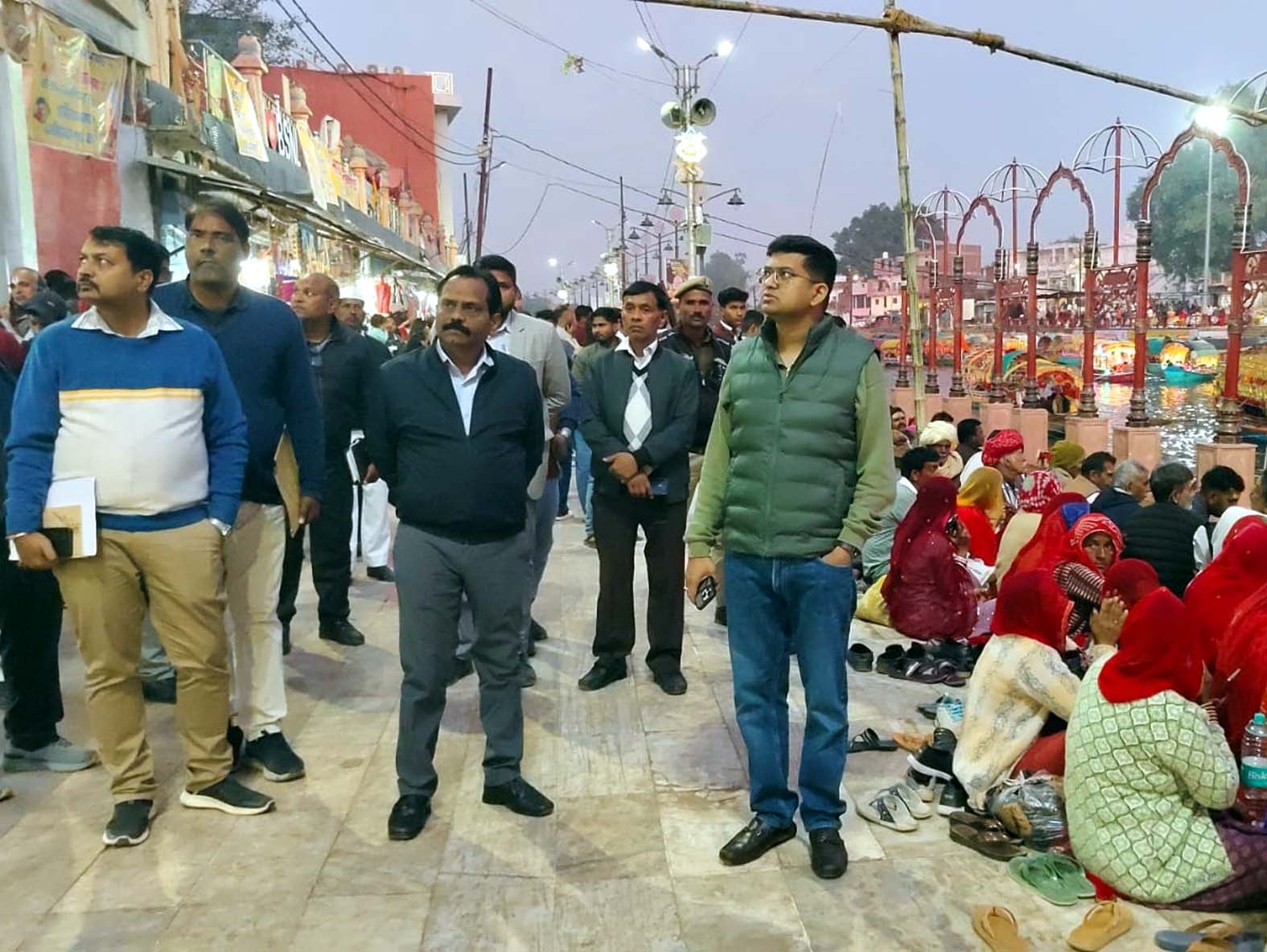 मौनी अमावस्या और कुम्भ मेले में चित्रकूट आने वाले श्रद्धालुओं को न हो कोई परेशानी.डीएम शिवशरणप्पा जीएन मौनी अमावस्या और कुम्भ मेले में चित्रकूट आने वाले श्रद्धालुओं को न हो कोई परेशानी.डीएम शिवशरणप्पा जीएन