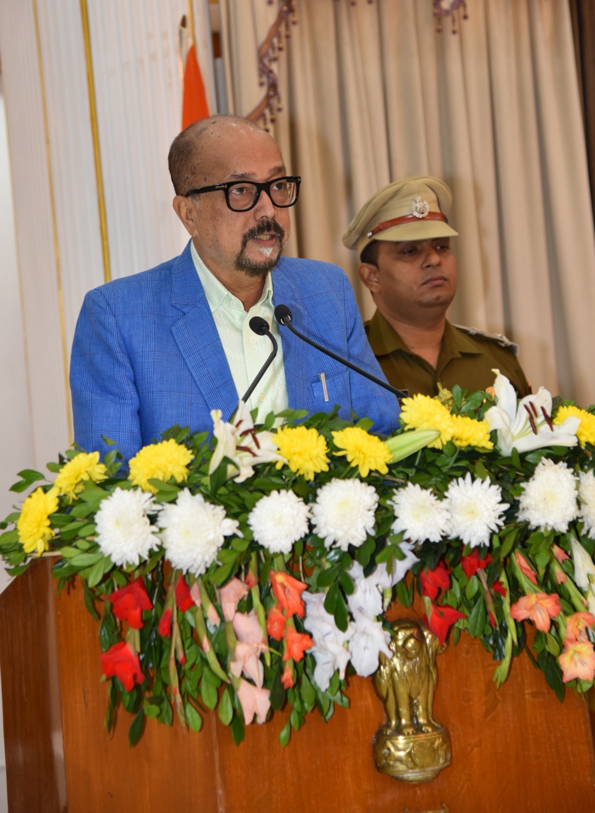 छत्तीसगढ़ भ्रमण पर आए कश्मीर के युवाओं को संबोधित करते हुए राज्यपाल रमेन डेका छत्तीसगढ़ भ्रमण पर आए कश्मीर के युवाओं को संबोधित करते हुए राज्यपाल रमेन डेका