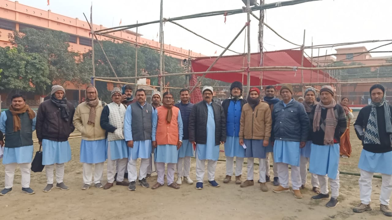 अररिया फोटो: मातृ सम्मेलन की तैयारी में जुटे विद्यालय प्रबंधकारिणी सदस्य अररिया फोटो: मातृ सम्मेलन की तैयारी में जुटे विद्यालय प्रबंधकारिणी सदस्य