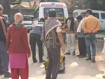 घटना स्थल पर पुलिस घटना स्थल पर पुलिस