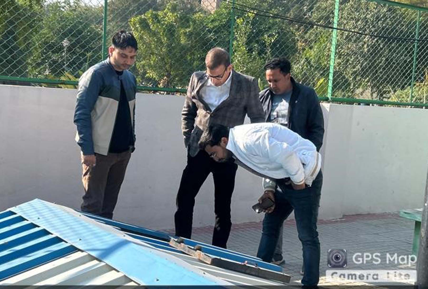 फोटो नंबर-04: गुरुग्राम के सेक्टर-42 में माइक्रो सीवरेज ट्रीटमेंट प्लांट का निरीक्षण करते अतिरिक्त निगमायुक्त महावीर प्रसाद। फोटो नंबर-04: गुरुग्राम के सेक्टर-42 में माइक्रो सीवरेज ट्रीटमेंट प्लांट का निरीक्षण करते अतिरिक्त निगमायुक्त महावीर प्रसाद।