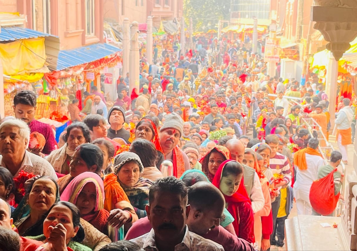 मां विंध्यवासिनी के दरबार में उमड़ा आस्था का सैलाब, चार लाख ने किया दर्शन मां विंध्यवासिनी के दरबार में उमड़ा आस्था का सैलाब, चार लाख ने किया दर्शन