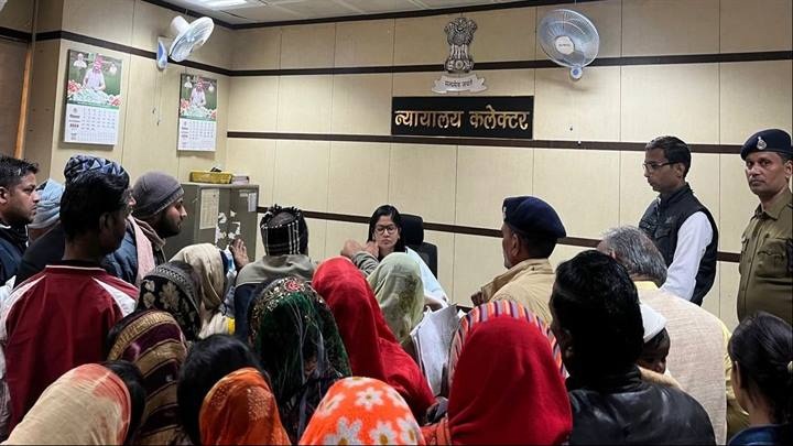 कलेक्टर ने सुनी आम जन की समस्याएँ