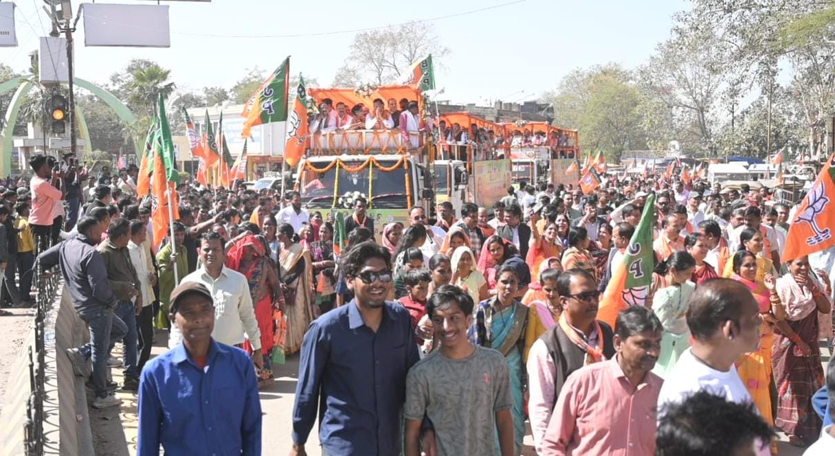 कोरबा : भाजपा की नामांकन रैली में उमड़ा ऐतिहासिक जनसैलाब, महापौर प्रत्याशी संजू देवी राजपूत और 67 पार्षद प्रत्याशियों ने जमा किया फॉर्म