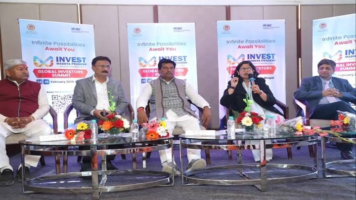 उद्यमियों व निवेशकों के साथ हुई अहम बैठक उद्यमियों व निवेशकों के साथ हुई अहम बैठक