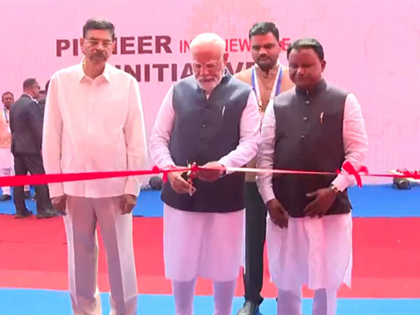 प्रधानमंत्री नरेन्द्र मोदी मंगलवार को भुवनेश्वर में 'उत्कर्ष ओडिशा, मेक इन ओडिशा कॉन्क्लेव' का उद्घाटन करते हुए प्रधानमंत्री नरेन्द्र मोदी मंगलवार को भुवनेश्वर में 'उत्कर्ष ओडिशा, मेक इन ओडिशा कॉन्क्लेव' का उद्घाटन करते हुए