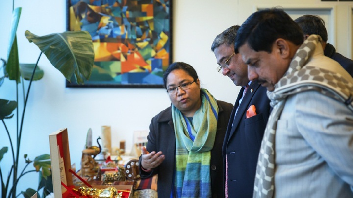 ट्रायबल प्रोडक्ट मार्केट का किया भ्रमण ट्रायबल प्रोडक्ट मार्केट का किया भ्रमण