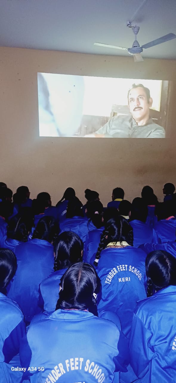 भारतीय सेना ने राजौरी में छात्रों के लिए प्रेरक फिल्म स्क्रीनिंग का आयोजन किया भारतीय सेना ने राजौरी में छात्रों के लिए प्रेरक फिल्म स्क्रीनिंग का आयोजन किया