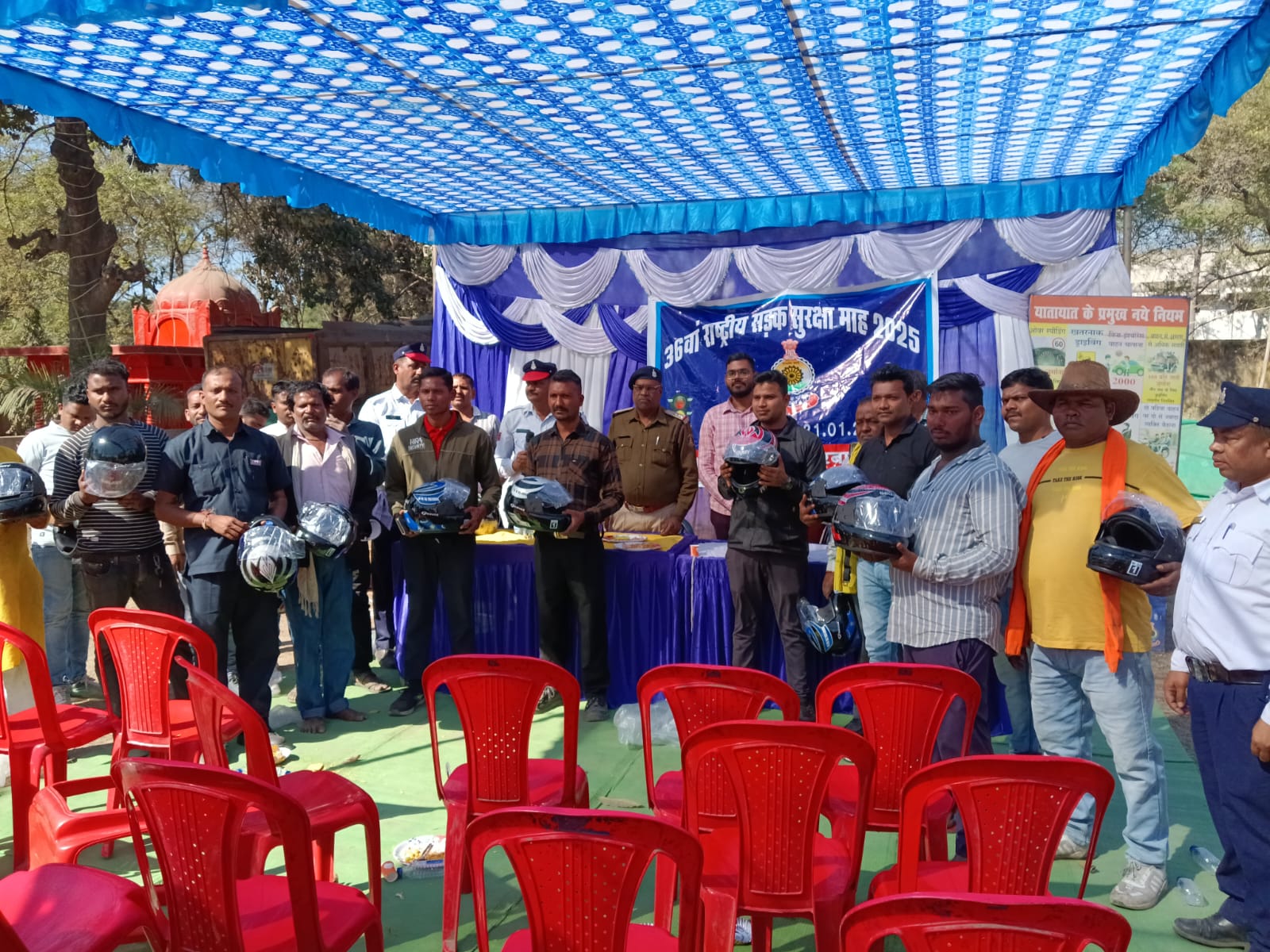 कोरबा में सड़क सुरक्षा को लेकर व्यापक अभियान, यातायात पुलिस की बड़ी पहल कोरबा में सड़क सुरक्षा को लेकर व्यापक अभियान, यातायात पुलिस की बड़ी पहल