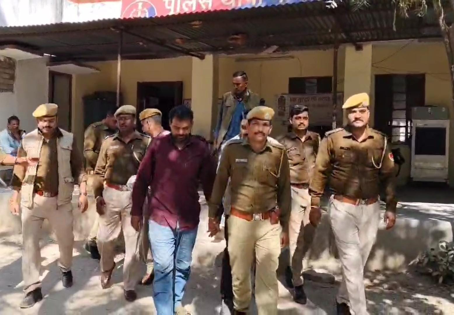 चित्तौड़गढ़ जिले की कपासन थाना पुलिस ने ट्रक चोरी के मामले में गिरफ्तार किया आरोपित। चित्तौड़गढ़ जिले की कपासन थाना पुलिस ने ट्रक चोरी के मामले में गिरफ्तार किया आरोपित।
