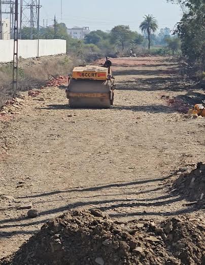 कॉलोनाईजर को लाभ पहुंचाने के लिए बनाई जा रही अवैध एप्रोच रोड पर अभी तक किसी पर नहीं हुई कार्यवाही कॉलोनाईजर को लाभ पहुंचाने के लिए बनाई जा रही अवैध एप्रोच रोड पर अभी तक किसी पर नहीं हुई कार्यवाही