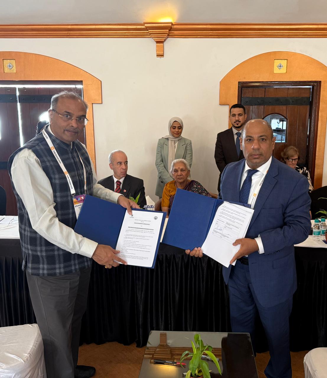 एमओयू साइन करते कुलपति एमओयू साइन करते कुलपति
