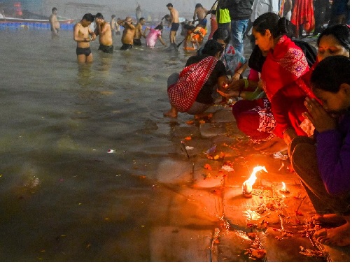 उत्तराषाढ़ा नक्षत्र और सिद्ध योग में मनाई गई मौनी अमवस्या उत्तराषाढ़ा नक्षत्र और सिद्ध योग में मनाई गई मौनी अमवस्या