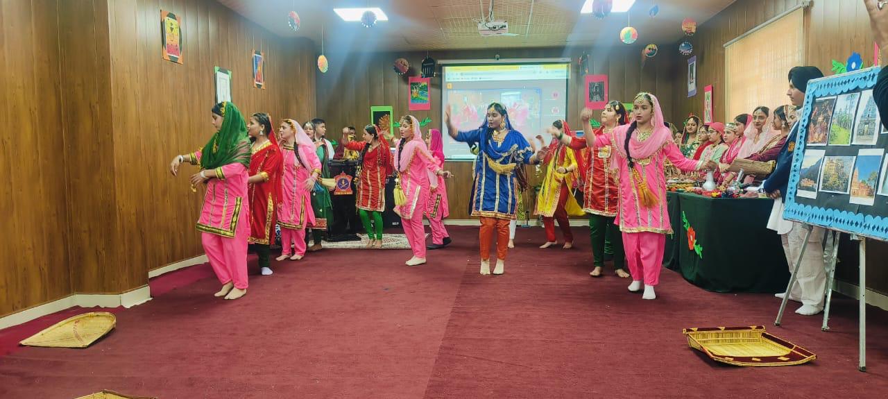 एपीएस दमाना ने एक भारत श्रेष्ठ भारत के तहत कला-एकीकृत गतिविधि की मेजबानी की एपीएस दमाना ने एक भारत श्रेष्ठ भारत के तहत कला-एकीकृत गतिविधि की मेजबानी की