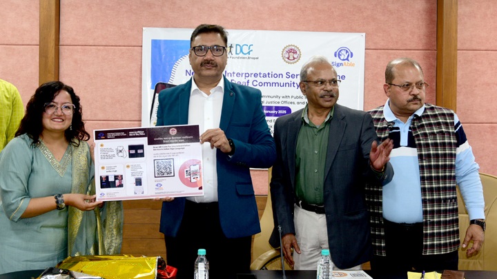 आयुक्त सामाजिक न्याय डॉ. आर. आर. भोंसले द्वारा साइन लैंग्वेज क्यू-आर कोड जारी आयुक्त सामाजिक न्याय डॉ. आर. आर. भोंसले द्वारा साइन लैंग्वेज क्यू-आर कोड जारी