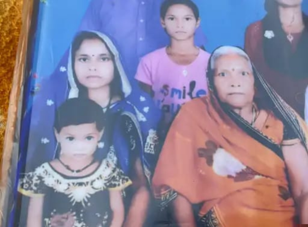 प्रयागराज कुंभ मेले में हुए हादसे में जौनपुर की दो महिला श्रद्धालुओं की मौत,परिजन में मचा कोहराम फाइल फोटो मृतक सास बहु की प्रयागराज कुंभ मेले में हुए हादसे में जौनपुर की दो महिला श्रद्धालुओं की मौत,परिजन में मचा कोहराम फाइल फोटो मृतक सास बहु की