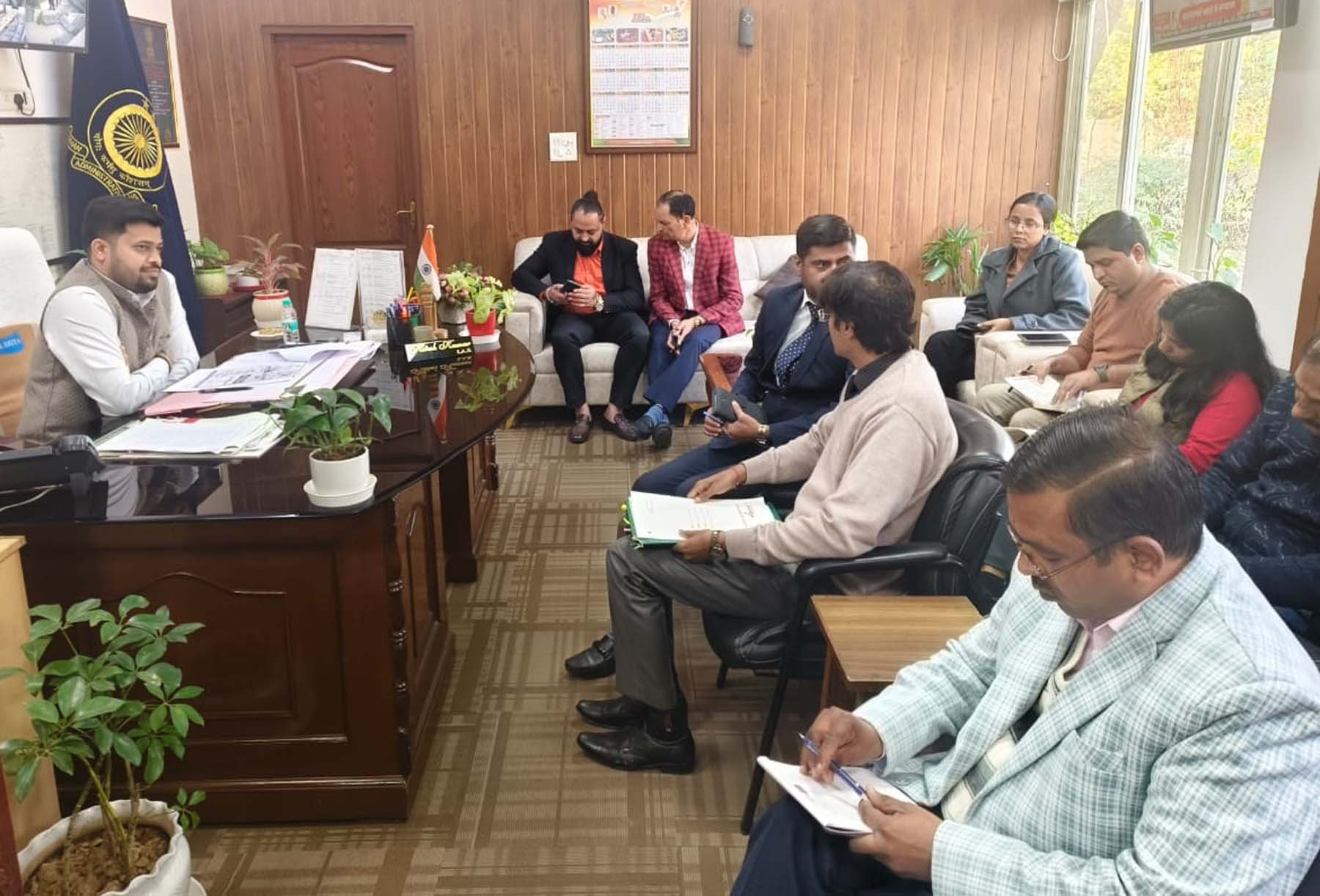 फोटो नंबर-05: गुरुग्राम में बुधवार को गृहिणी योजना की समीक्षा बैठक लेते एडीसी हितेश कुमार। फोटो नंबर-05: गुरुग्राम में बुधवार को गृहिणी योजना की समीक्षा बैठक लेते एडीसी हितेश कुमार।