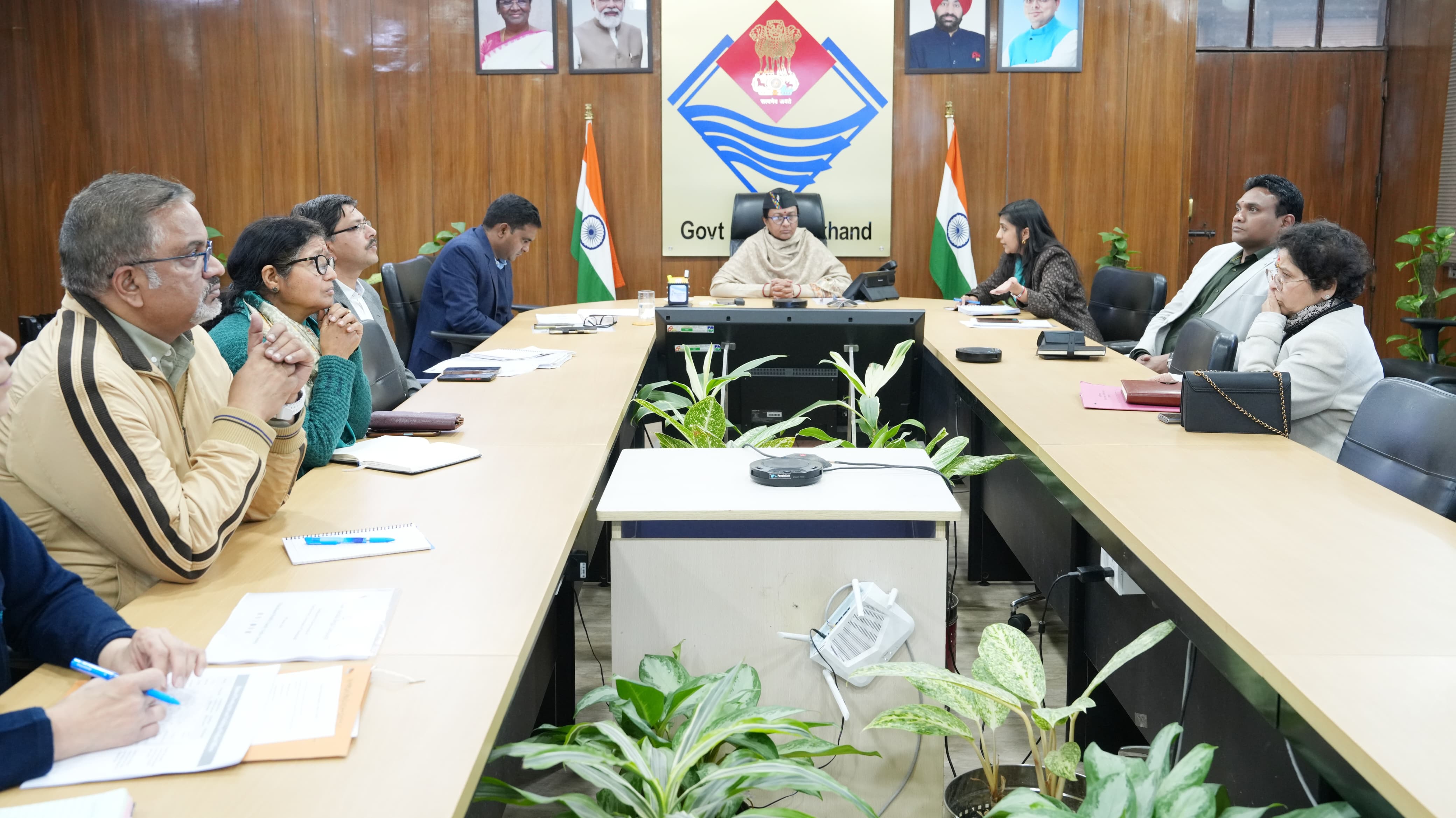 सचिवालय में आयोजित बैठक में अधिकारियों को निर्देश देती मुख्य सचिव। सचिवालय में आयोजित बैठक में अधिकारियों को निर्देश देती मुख्य सचिव।