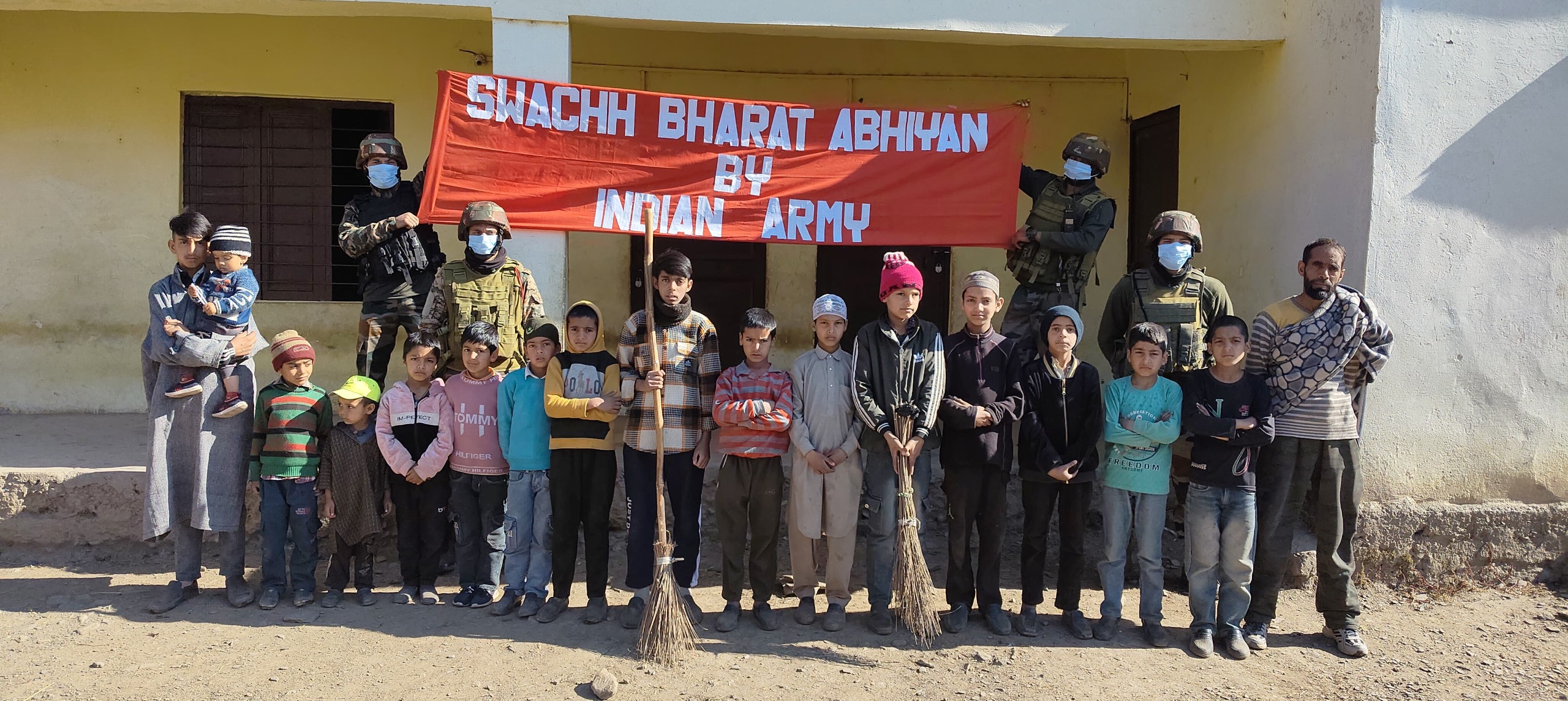 सरकारी प्राथमिक विद्यालय में स्वच्छ भारत अभियान का आयोजन सरकारी प्राथमिक विद्यालय में स्वच्छ भारत अभियान का आयोजन
